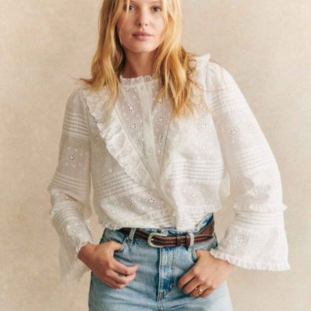 Elegant White Lace Blouse US 6 FR 38